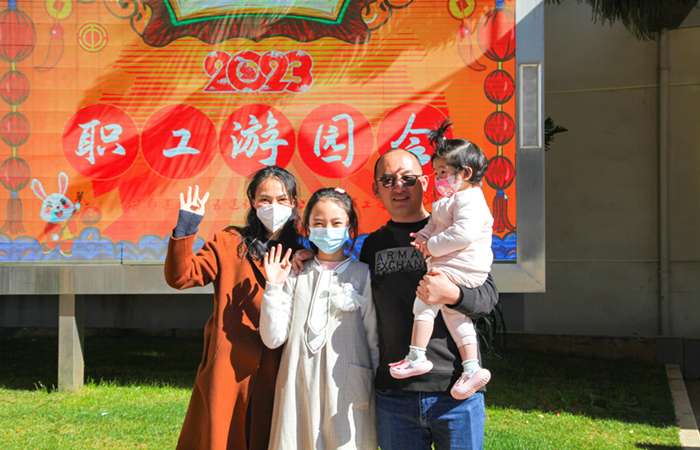 1674135423120391.jpg (小圖)領(lǐng)獎(jiǎng)2.jpg