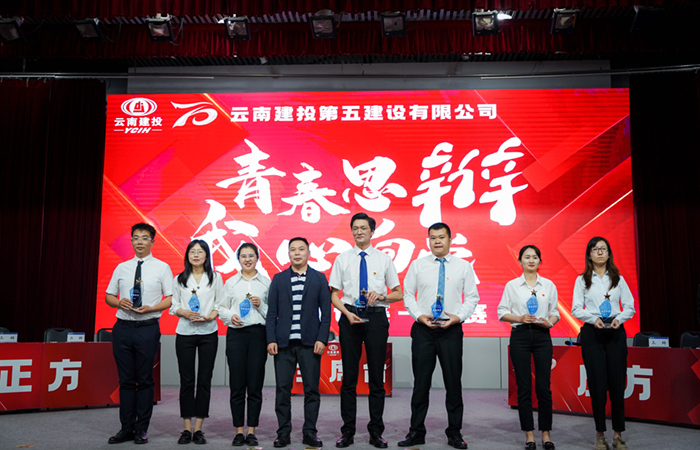 1683893239221954.jpg (小圖)為最佳辯手頒獎(jiǎng).jpg